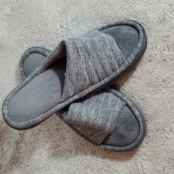 ISOTONER Women's Heathered Grey Slip-on Slippers-96048 Ash-NWOT-Sz 7/8 - Picture 1 of 10